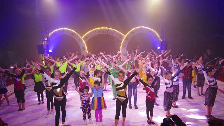 Cirkusshow 2025: 38547211-gikrei-1006-circus-11062-4c-1h70.jpg Cirkusshow 2025: 38547211-gikrei-1006-circus-11062-4c-1h70.jpg